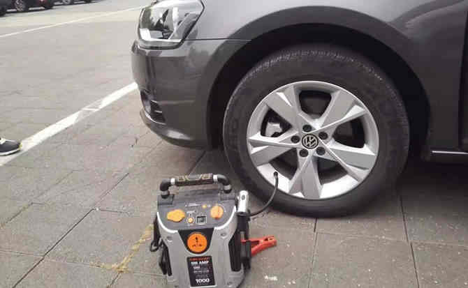 蓬安汽车搭电案例
